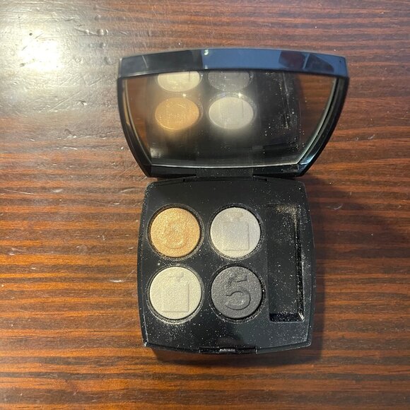 BUNDLE OF CHANEL COSMETICS - Picture 4 of 5